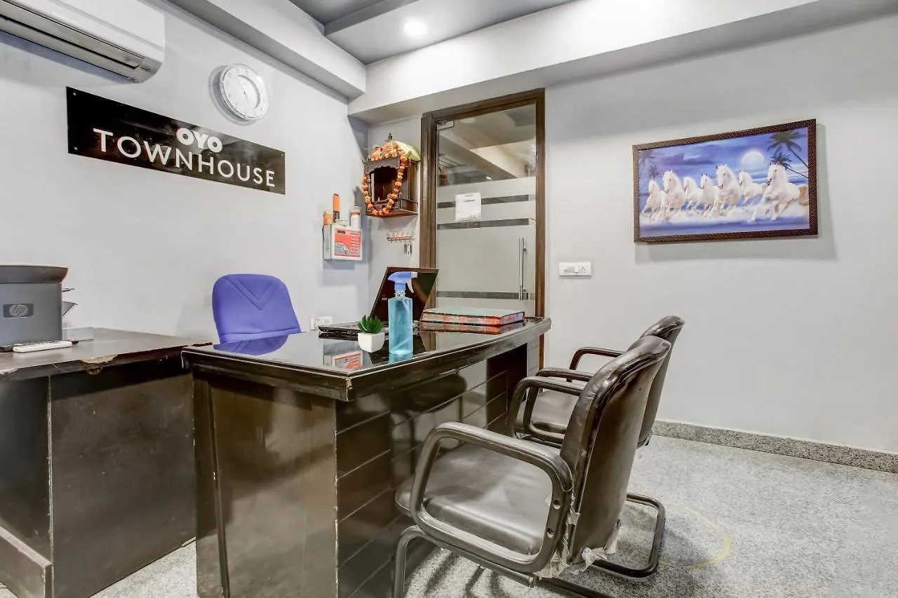 **** Hotel Oyo Townhouse 401 Pantao Stays 03 Gurgaon Indie